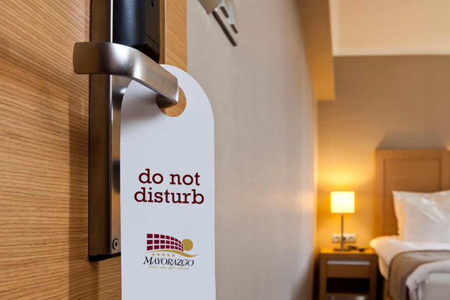 Online printing Do not disturb room: Are you looking for do not disturb door hanger? Entrust you to the online service of Sprint24: quality at small prices. Configure now your products!