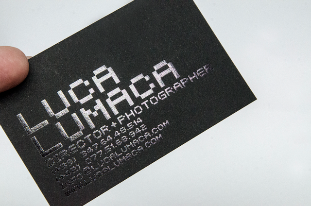 Online printing Hot foil stamped cards, black paper: Be remembered forever by your clients with our black paper business cards! Elegant and original, you can order them online and receive them just in a few days.
