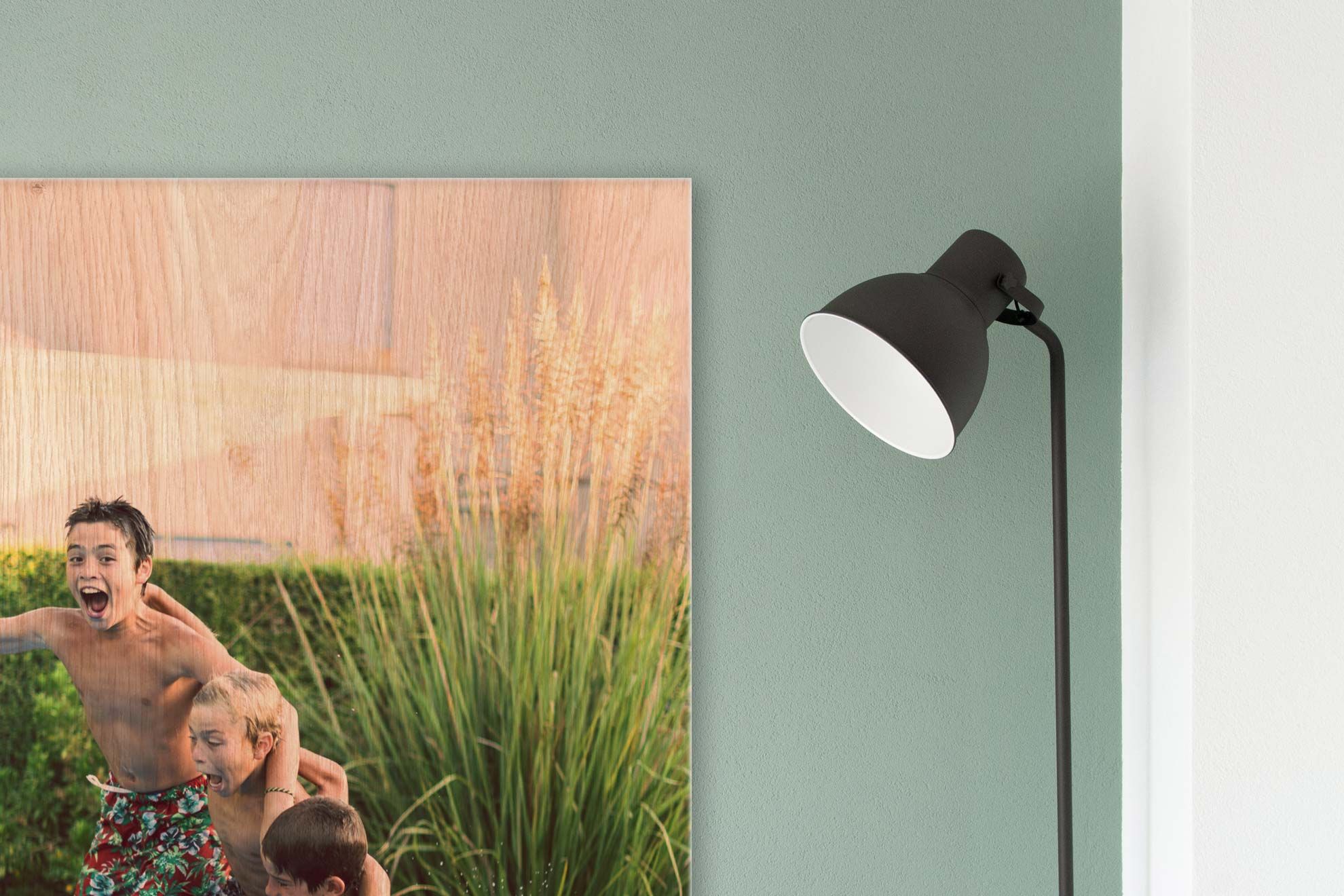 Direct wood printing of family portraits as wall art with vibrant colours and natural texture. Sprint24.