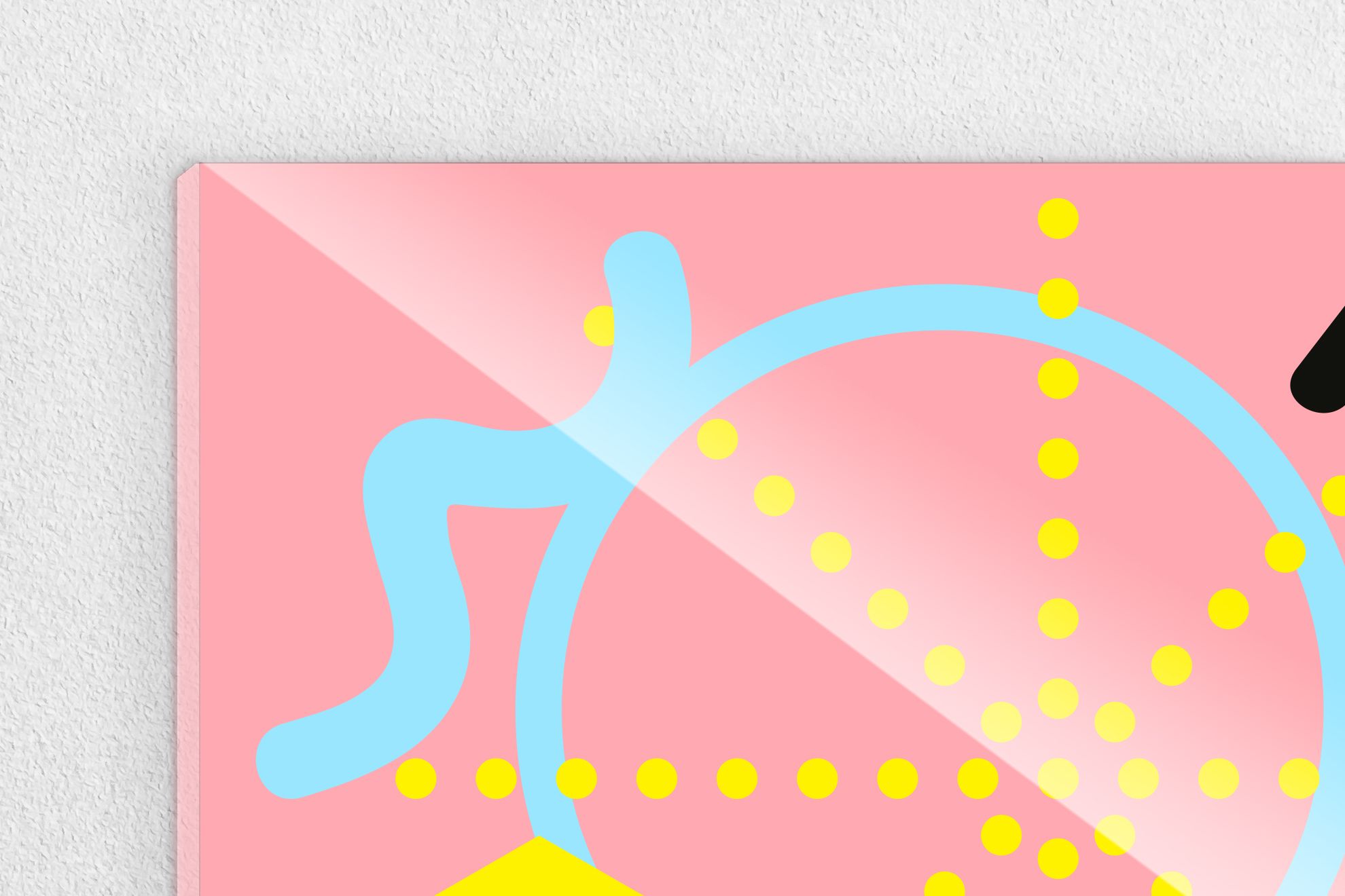 Total opaque White: An adhesive film is applied on the rear side of the plexiglass to create a white background.