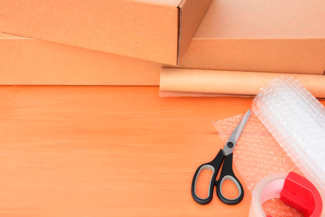 Sprint24.com takes care of your shipment from packaging to transport with innovative solutions. Each **wall or artistic panel** is protected by a layer of bubble wrap cut to size that ensures its integrity as it is widely used to protect fragile objects from shocks. In addition, all panels are enclosed in a **special honeycomb cardboard wrap** also cut to size, to ensure both lightness and maximu…