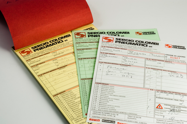 Professional three-copy chemical paper blocks featuring high-quality, resistant carbonless forms in vibrant colors. Perfect for creating invoices, receipts, and business documents with three identical copies. These durable chemical paper blocks are essential for any modern print shop offering reliable multipart solutions.