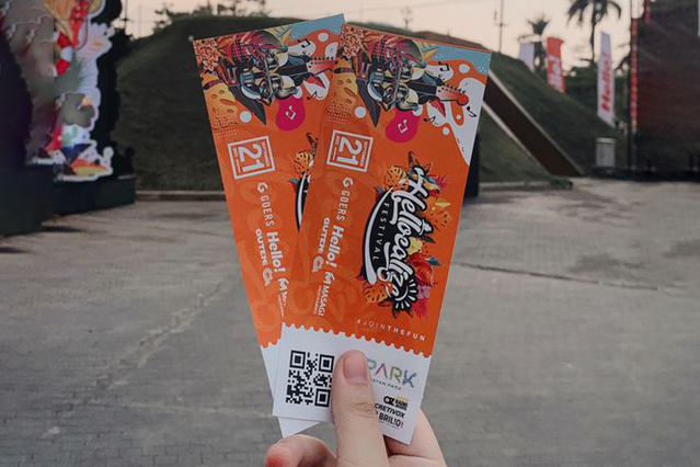 Secure your event with custom numbered orange wristbands, designed for reliable attendee identification and entry control. Our online printing service delivers personalized tickets in high-quality materials with sequential numbering for complete event management. Ideal for festivals, conferences, and venues requiring traceable admission verification.