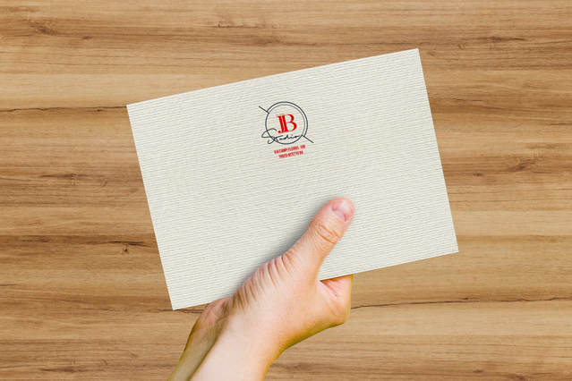 Experience the premium quality of our Acquarello Avorio ivory letter envelopes, featuring refined watercolor-textured paper perfect for custom Pantone colour printing and embossed logos. Each 16.2x22.9 cm envelope combines elegant design with professional results, ideal for invitations, business correspondence and special occasions.