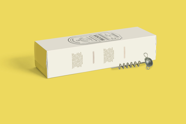 A white custom-printed rigid cardboard wine bottle case with a vintage circular label design and product description panels on the sides, displayed with a corkscrew on a yellow background. These personalised bottle cases are ideal for wineries, enotecas and wine resellers seeking premium branded packaging that elevates the perceived value of wines, prosecco and champagne — perfect as gift packagi…