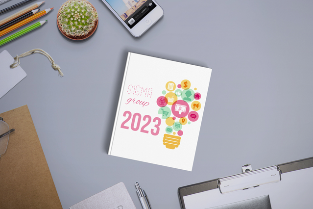 This personalized hardback agenda features a vibrant floral design on a premium white cardboard cover, perfect for custom luxury planners. The rigid cardboard construction and elegant aesthetic make it an ideal choice for anyone seeking a high-quality, customizable agenda for daily or weekly planning.