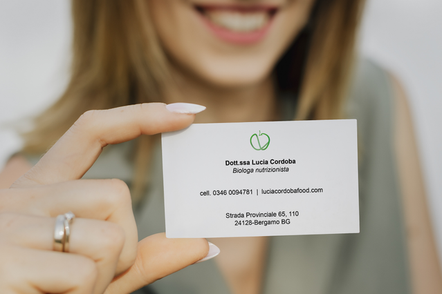 Nutritionist's business cards: Online Printing: Personalized online nutritionist business cards with Sprint24! The online typography that simplifies high quality printing and guarantees certain deliveries.