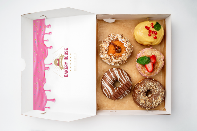 Print Customized Online Takeaway Containers: Perfect for holding bakery products, deli foods, or fresh foods, the printing of takeout containers allows you to keep the quality of the food unchanged.